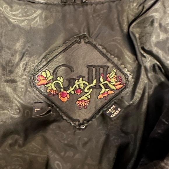 VINTAGE GENUINE LEATHER DESIGNER G-III BLACK JACKET. Size Large. - Picture 4 of 7
